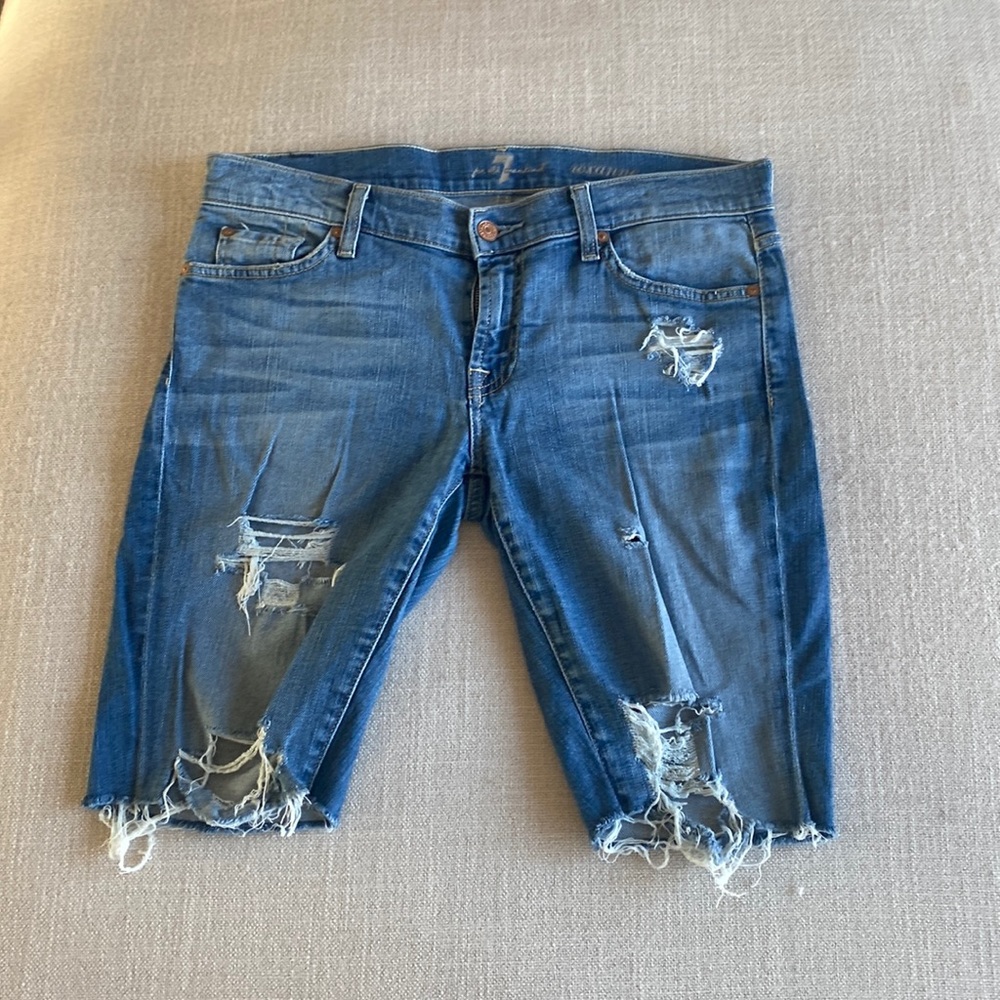Distressed Bermuda shorts